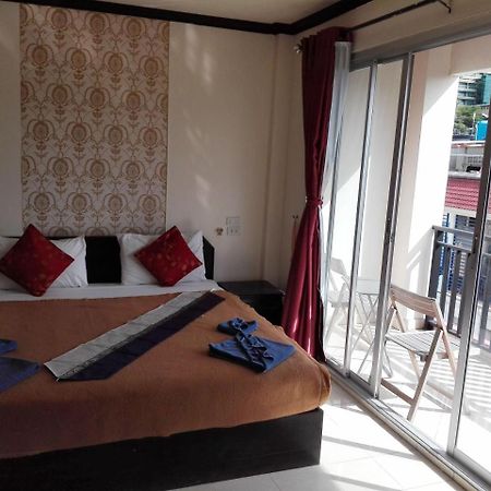 Ramaz Hotel Patong Bagian luar foto
