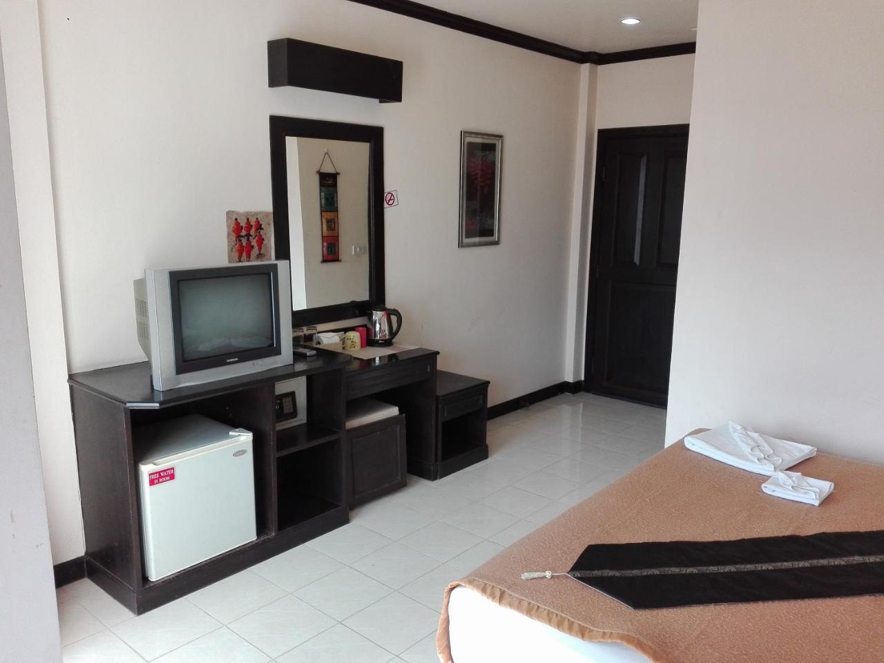 Ramaz Hotel Patong Bagian luar foto