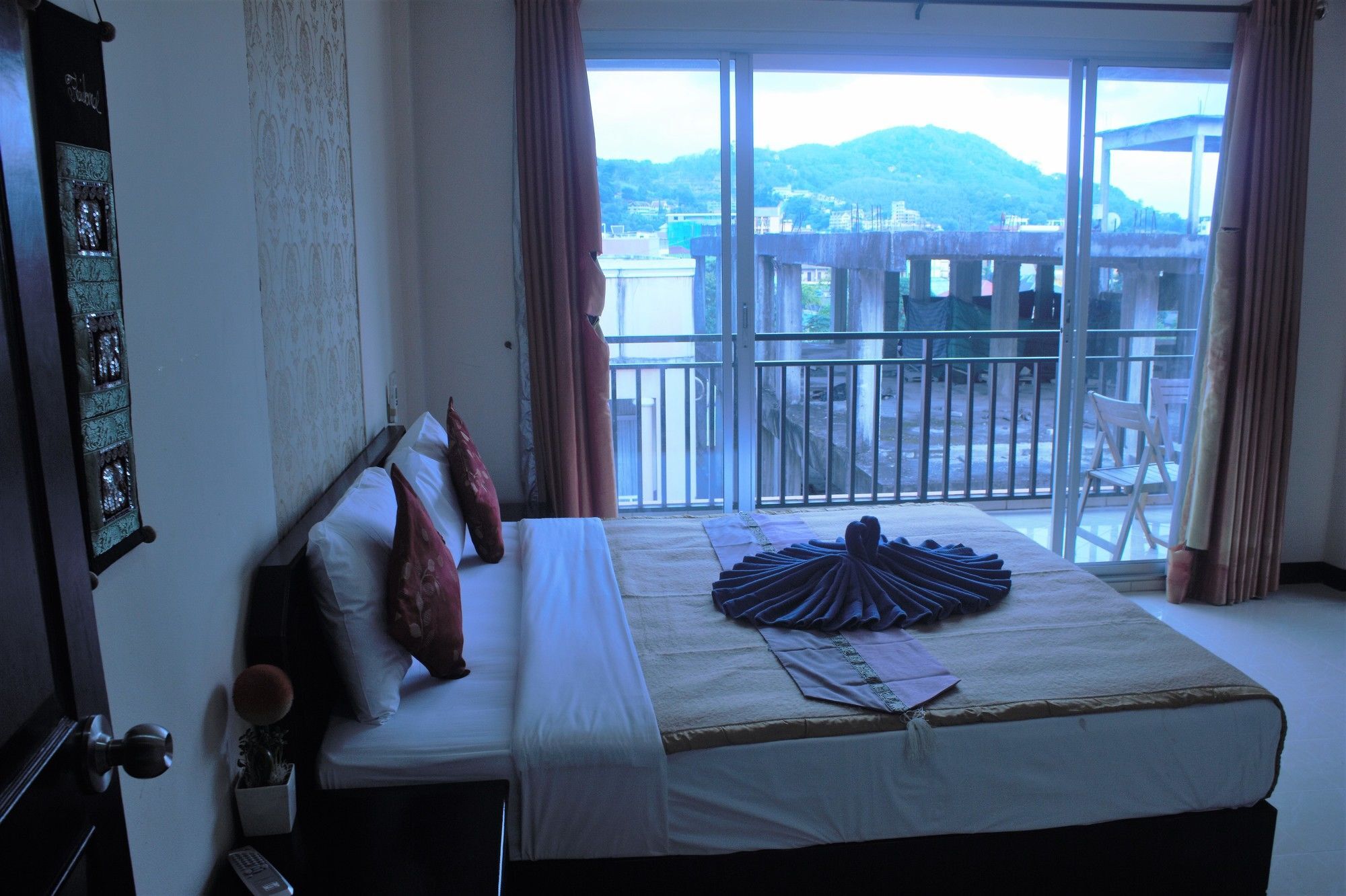 Ramaz Hotel Patong Bagian luar foto