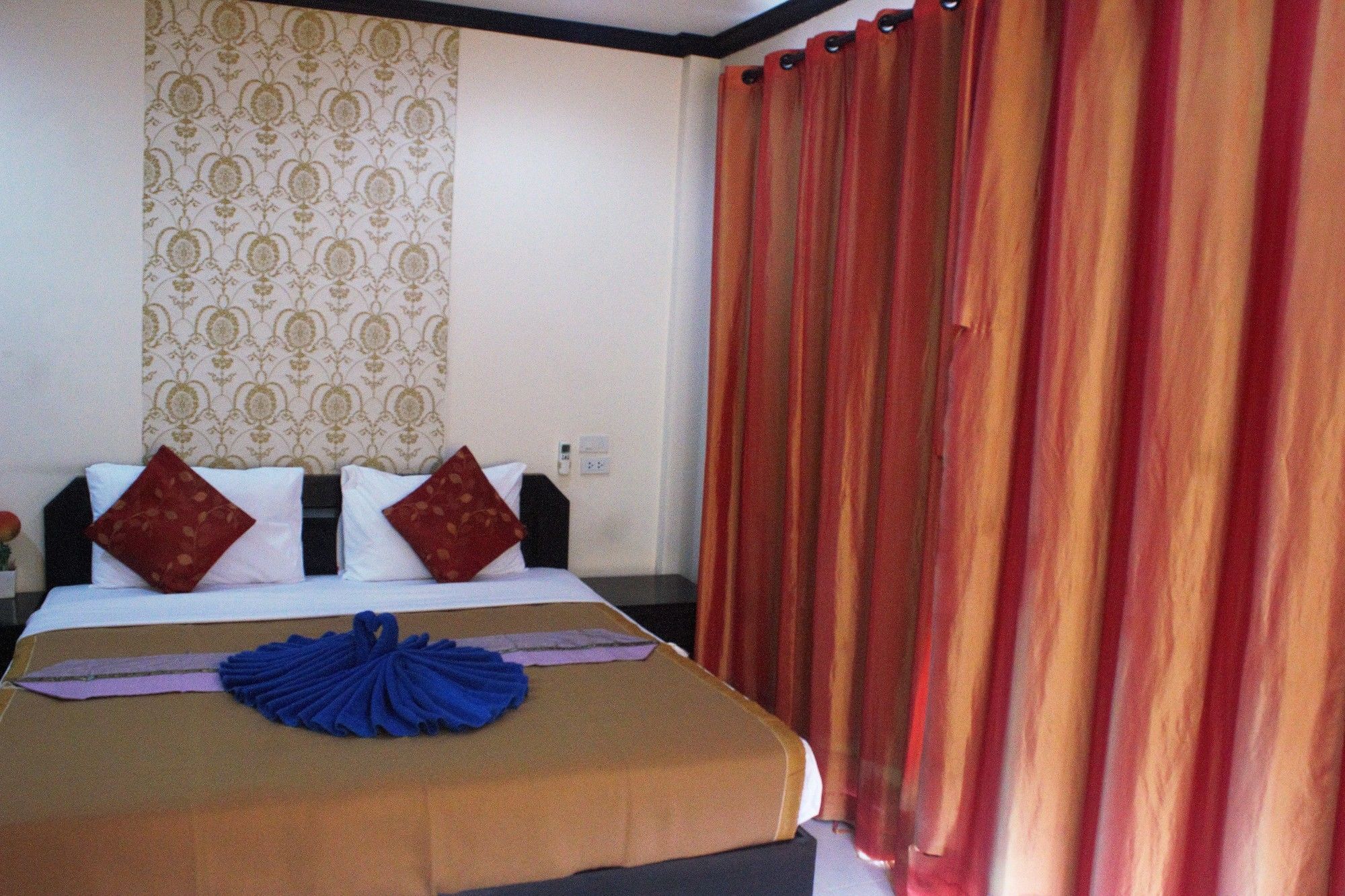 Ramaz Hotel Patong Bagian luar foto